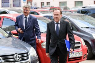 Kamiński i Wąsik złożyli błędne "lojalki". Rzecznik PiS potwierdza