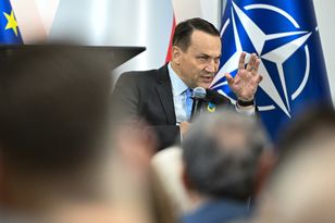 "Putin miał paść". Wystąpienie Sikorskiego z zaskakującą pomyłką