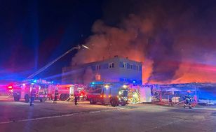 Młodzi Polacy w rękach ABW. Celowo wzniecili pożar fabryki w Czechach