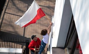 Dzień Flagi Rzeczypospolitej Polskiej 2 maja. Co to za święto i czy jest wolne od pracy?