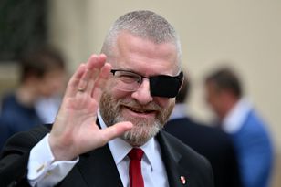 Jest nowy sondaż. Partia Brauna znów zyskała