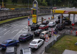 Ukraińskie drony odcięły Rosję od paliwa – benzyna pokrywa już tylko 65% zapotrzebowania