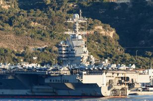 Awaria lotniskowca USA na Bliskim Wschodzie. Zbliża się do Iranu