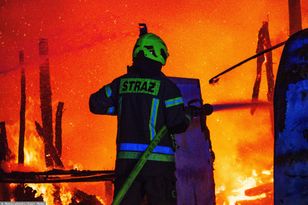 Tragiczny pożar w Szumowie. Nie żyją kobieta i dziecko