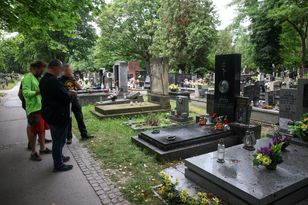 Zniszczony nagrobek ukraińskiego pisarza. Policja na Cmentarzu Rakowickim
