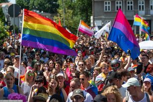 Kontrowersyjny pomysł MON. Środowisko LGBT oburzone