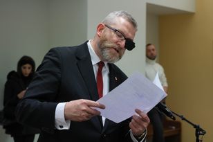 Rozprawa Grzegorza Brauna odwołana