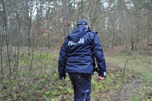 Zwłoki na parkingu w Zielonej Górze. Policja potwierdza, że zmarły 47-latek miał przy sobie broń