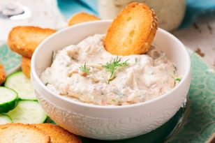 Zamiast makreli dodaję inną rybę. Po takim śniadaniu długo nie czuję głodu