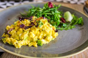 Jajecznicę wzbogacam o witaminę E i kwasy omega-3. Czuję po niej przypływ zdrowej energii