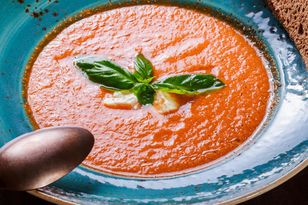 Do kremu dorzucam grecki ser. Takiej pomidorowej jeszcze nie jadłeś