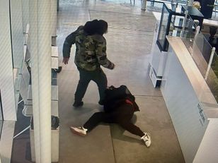 Brutalny napad na dworcu. Jest nagranie