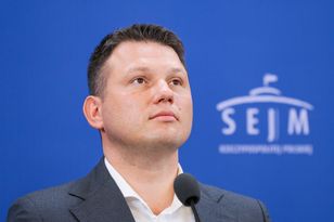 Dziennikarz Kącki pozywa Mentzena o 100 tys. zł za oskarżenie o molestowanie