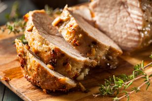 Smaruję schab i wkładam do piekarnika. Sprawia, iż mięso jest delikatne, kruche i soczyste