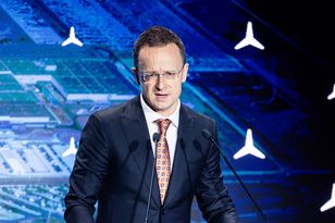 Szijjarto kazał urzędnikom zapełniać sale na swoich konferencjach prasowych