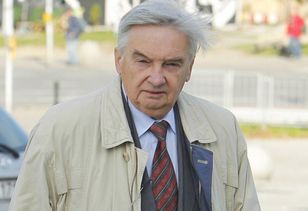 Tadeusz Sznuk, 83, supplements his income due to a low pension