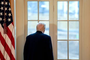 Ten projekt miał być symbolem prezydentury Trumpa. Właśnie stanął