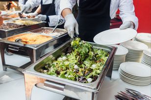 Nowy obowiązek w restauracjach. Klienci przyjdą z własnym pojemnikiem