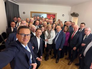 Morawiecki organizuje drugie spotkanie opłatkowe w PiS