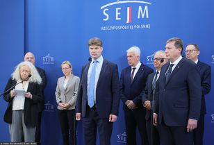 Prorosyjski polityk w Sejmie. Zaprosił go Braun
