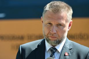 Gigantyczna pensja żony Kierwińskiego. Zabiera głos