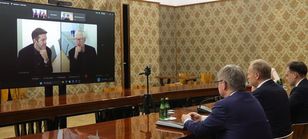 Premier Tusk rozmawiał z szefami Apple. Tematami bezpieczeństwo dzieci w sieci i inwestycje