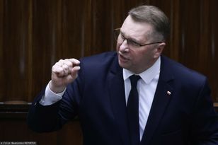 Czarnek przegrywa młodych. choćby politykom trudno bronić wpadek kandydata