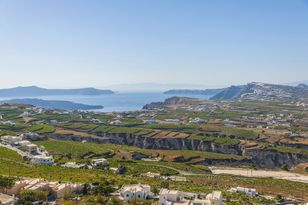 Susza zniszczyła winnice na Santorynie — produkcja wina assyrtiko spadła 5-krotnie