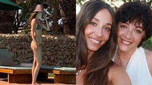 Izabella Krzan pręży obłędne ciało w bikini i pozuje z mamą. Tak wspomina rajskie wakacje (ZDJĘCIA)