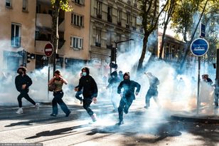 Protesty uczniów we Francji. Szef paryskiej policji wzywa do spokoju