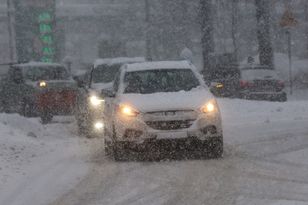Oblodzenie i zamiecie na Dolnym Śląsku. Utrudnienia na drogach.