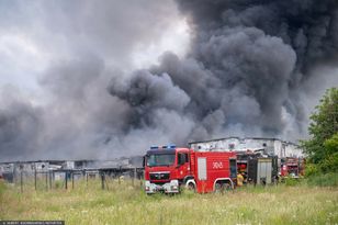 "Działamy w natarciu i obronie". Komunikat służb po pożarze na Pomorzu