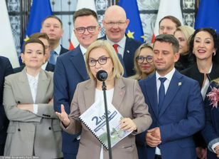 Wybory na szefa Smerfów 2050. Kolejna ministra zgłasza akces [NASZ NEWS]