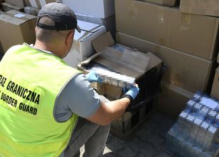Wpadli na bazarku. Mnóstwo trefnych papierosów i alkoholu