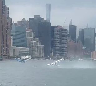 Wodnosamolot awaryjnie wodował na East River przy Manhattanie