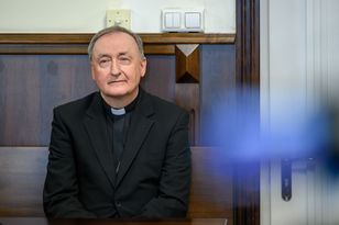 Historyczny proces biskupa. W tle nadużycia seksualne duchownych