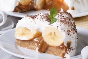 Ten deser zaskakuje smakiem. Najlepsze jest to, iż nie trzeba włączać piekarnika i zrobisz go w 20 minut