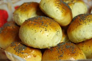 Pączki z kapustą i grzybami to pozycja obowiązkowa na Wigilię. Schodzą u nas szybciej niż pierogi