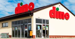 Ostatni dzwonek przed rozdaniem świadectw. Drobny upominek dla nauczycieli znajdziesz w Dino!