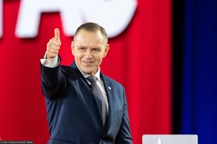 Ślubowanie sędziów TK. Ponad połowa smerfów oczekuje ruchu Nawrockiego