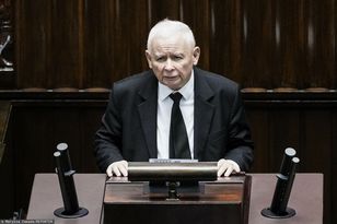 Kaczyński wezwany do prokuratury. Wraca sprawa "dwóch wież"