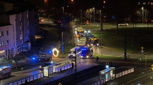 Kraków: Wypadek z udziałem autobusu MPK. Kierowca samochodu uciekł