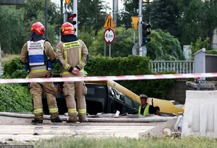 Szalony rajd autobusu w Warszawie — ranny pasażerowie, zniszczone pojazdy