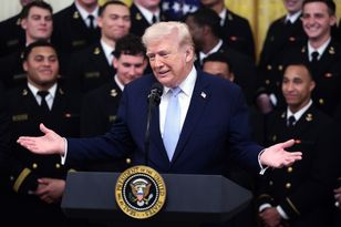 Przełom po groźbach Trumpa. Niespodziewane zamrożenie ataków na Iran