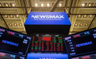 Newsmax chce wkroczyć do Polski. Media: Kto stoi za nową telewizją?
