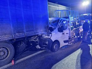 Wypadek na A2. Ciężarówka wlokła pojazd autostradą