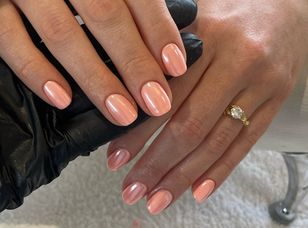Apricot nails are summer 2025's must-have manicure
