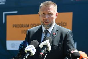 Fałszywe alarmy do służb. Kierwiński: Zatrzymano trzy osoby