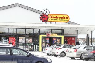 Nowy system na parkingach Biedronki. Oto na czym polega