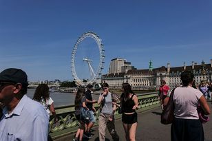 Polacy mogą stracić świadczenia w UK. Lider sondaży chce zmian